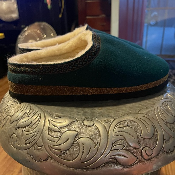 Eddie Bauer Shoes - Eddie Bauer Green and Cream Women's Slippers